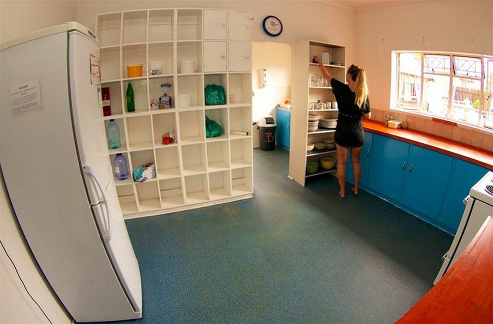 Хостел Jeffreys Bay Backpackers Экстерьер фото